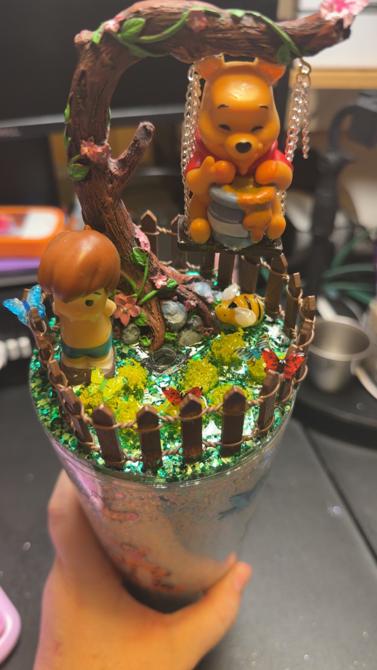 Premade 24oz Acrylic DRY glitter Winnie the Pooh with decorated bojuee lid. *Please note Pooh does not swing, only made to look that way*