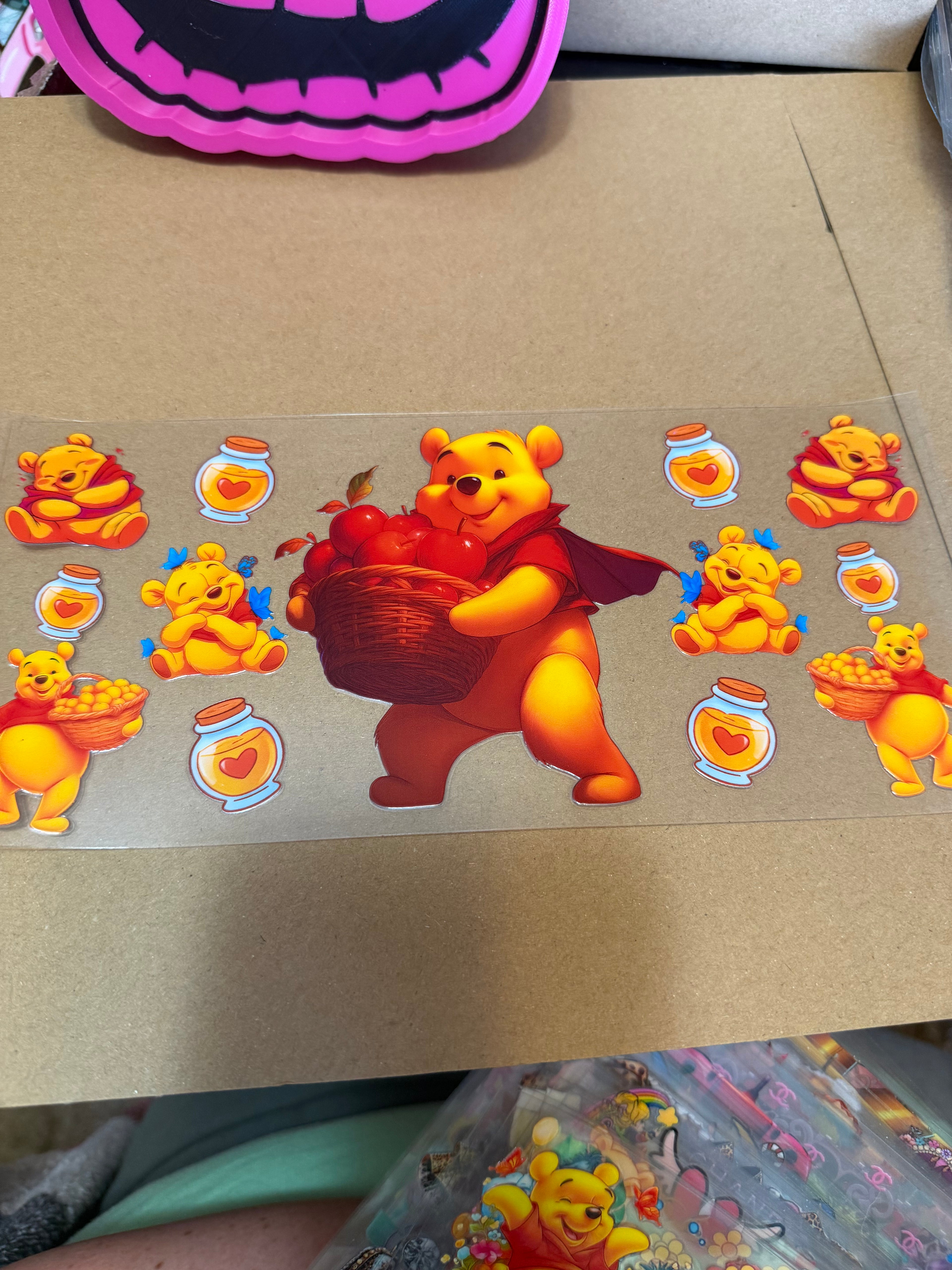 Pooh basket w/apples