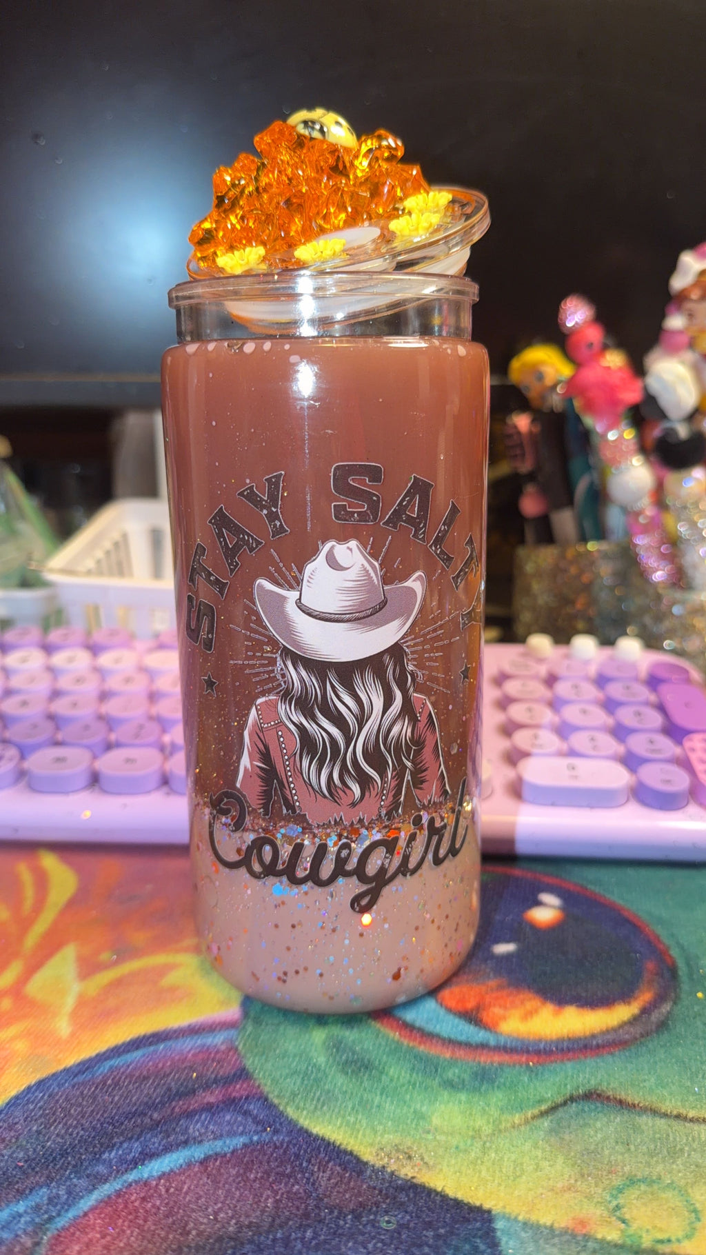 20oz acrylic dual lava coffee brown oil and tan creamy lava with glitter. Decorative lid